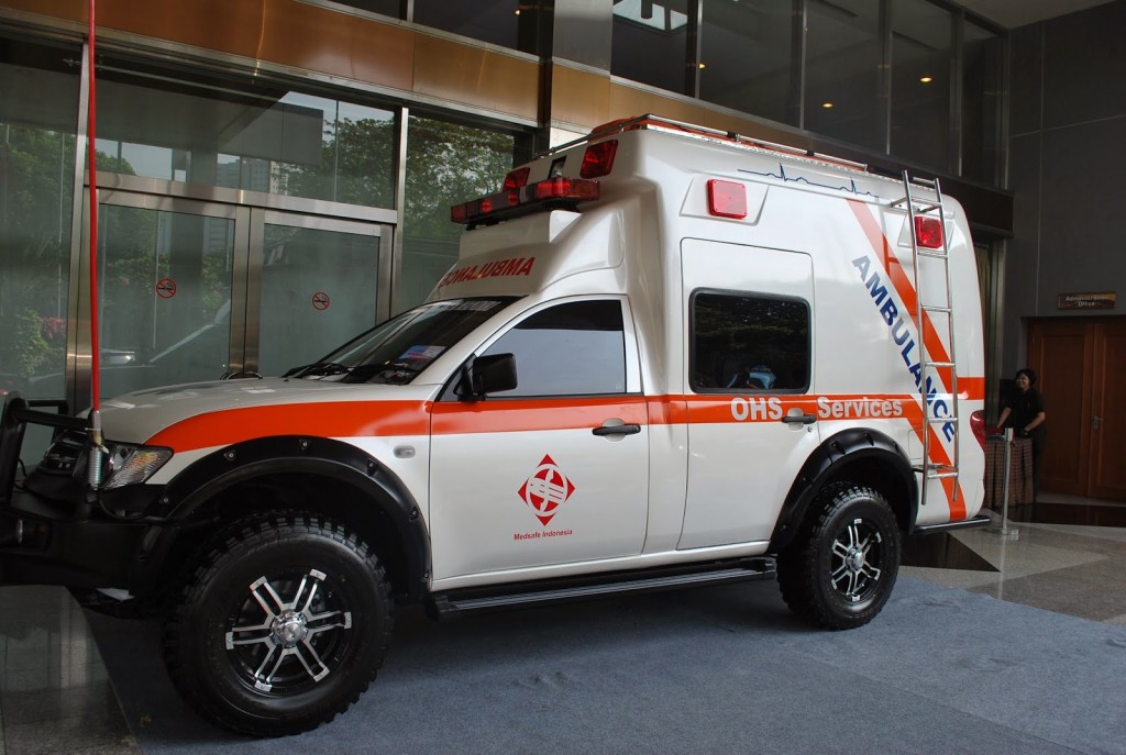 spesifikasi ambulance mitsubishi strada triton karoseri mobil ambulance